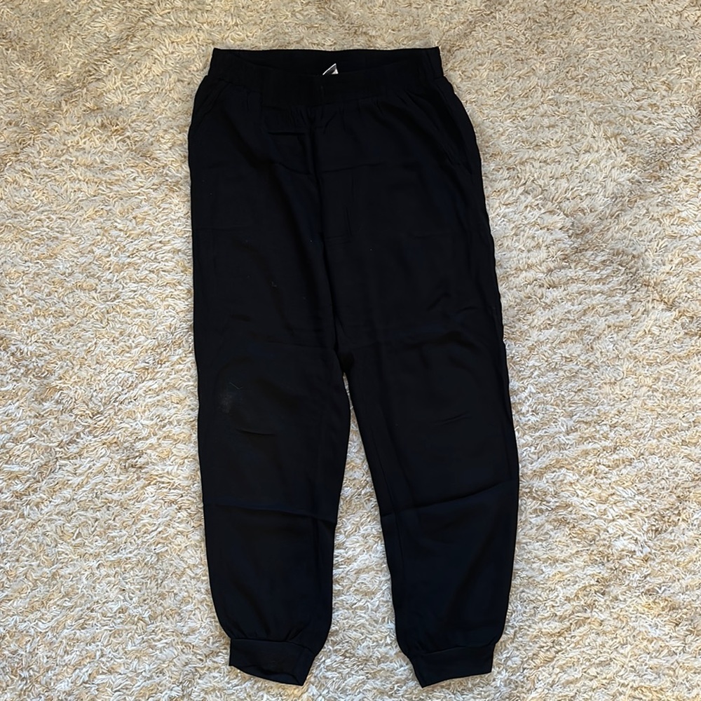 LAmade cotton lightweight twill joggers with side pockets. Size Small